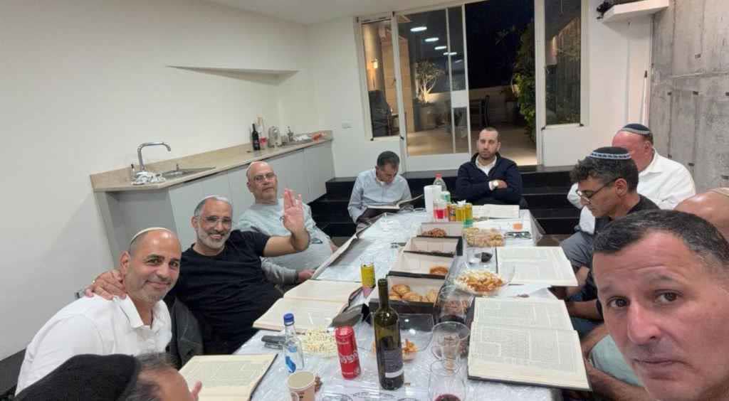 לימוד תורה בצוותא — חברי הקהילה